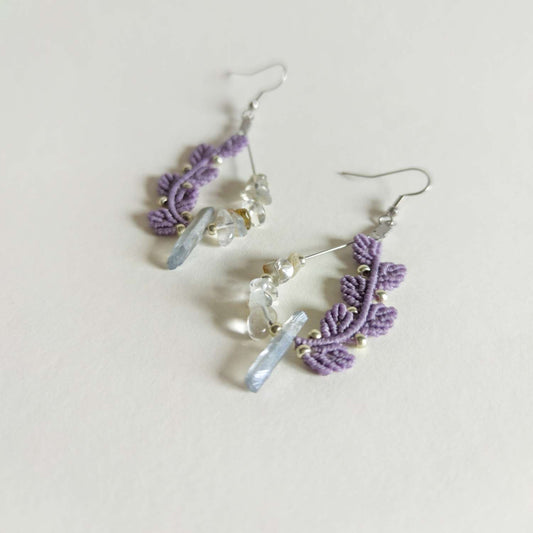 Levendula Nympha Fülbevaló Aurakvarccal