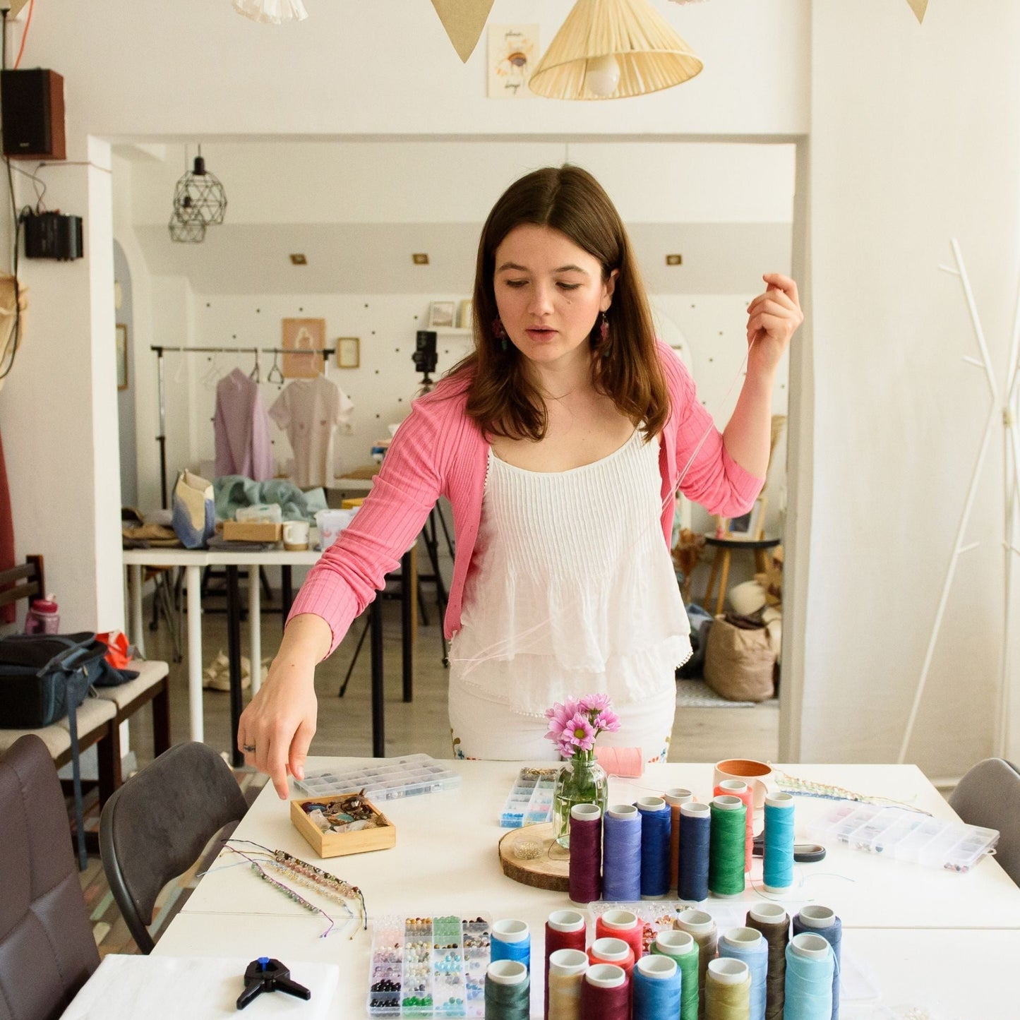 Kezdő makramé ékszerkészítő workshop – Kreatív élmény program Budapesten