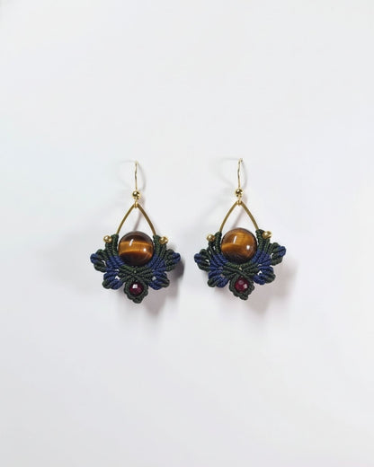 Sötétzöld-kék Nyx fülbevaló tigriszszemmel és gránáttal