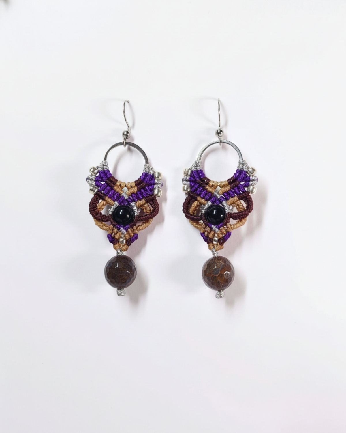 Barnás lila Aphrodite fülbevaló óceán jáspissal és ónixszal