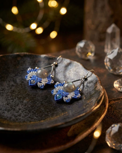 Ezüst-kék Nyx fülbevaló labradorittal és acháttal