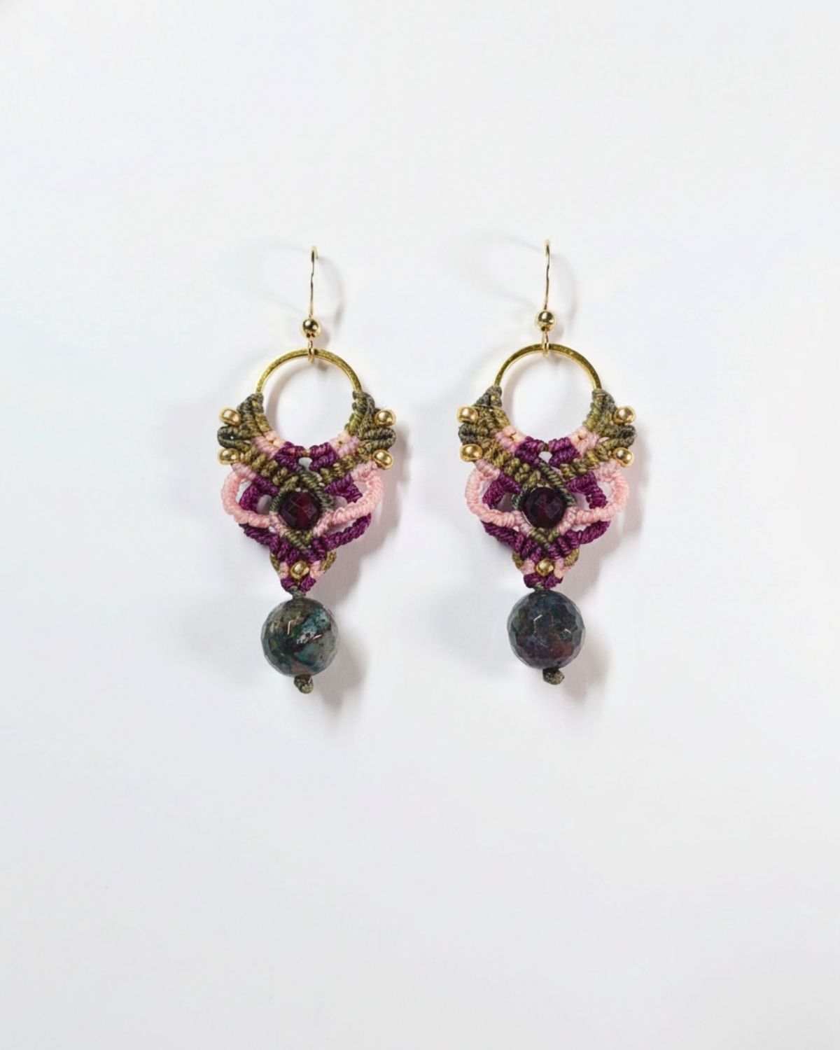 Zöldes rózsaszín Aphrodite fülbevaló óceán jáspissal és gránáttal