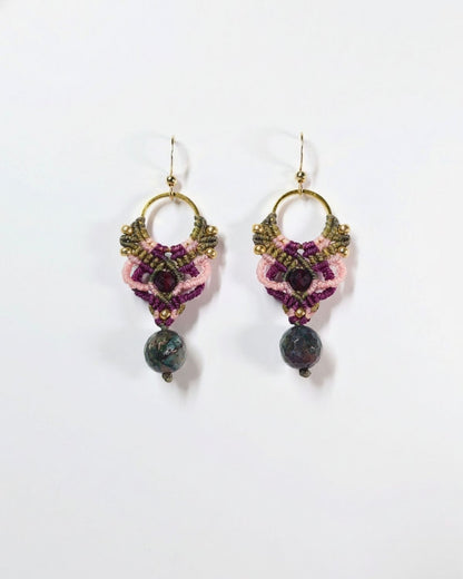 Zöldes rózsaszín Aphrodite fülbevaló óceán jáspissal és gránáttal