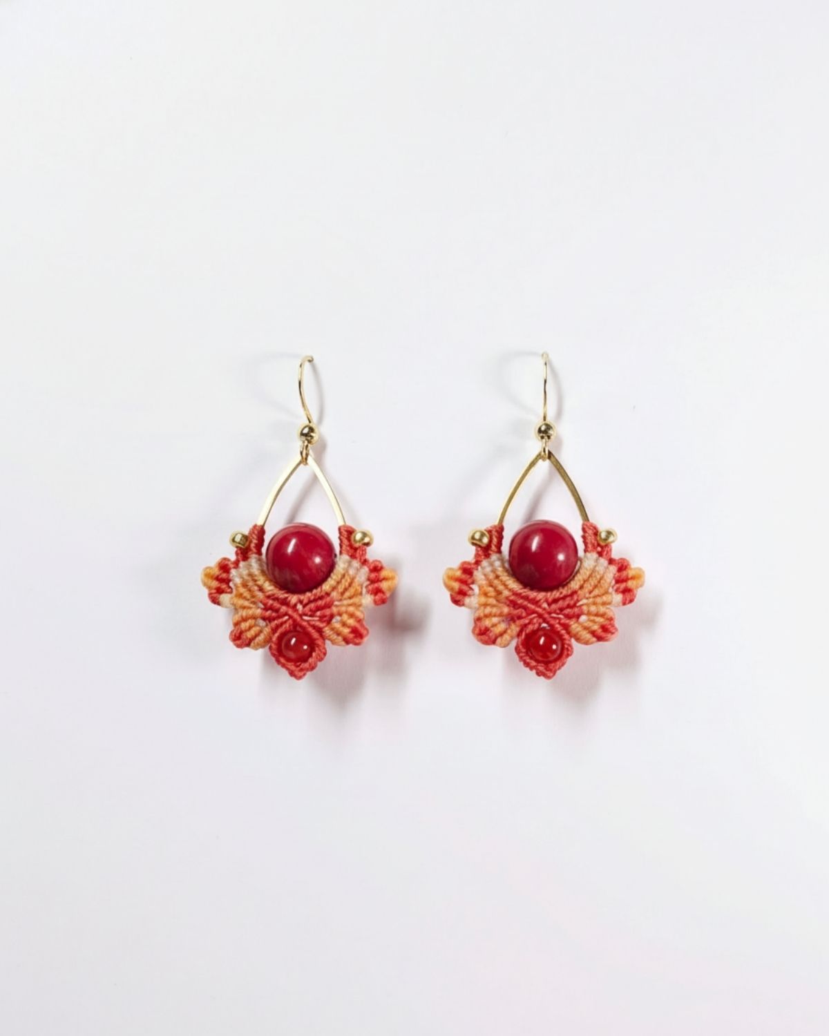 Narancssárga Nyx fülbevaló korallal és acháttal