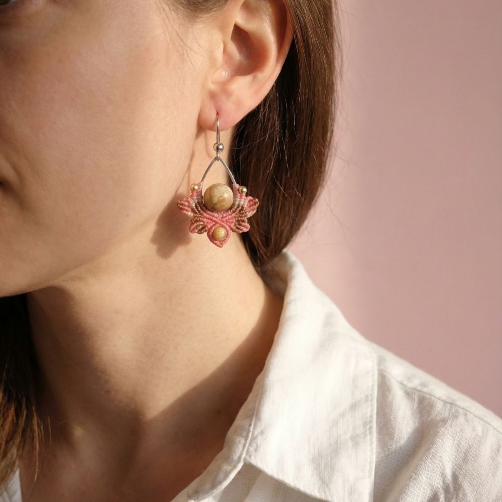 Rózsaszín-bézs Nyx fülbevaló mookaittal