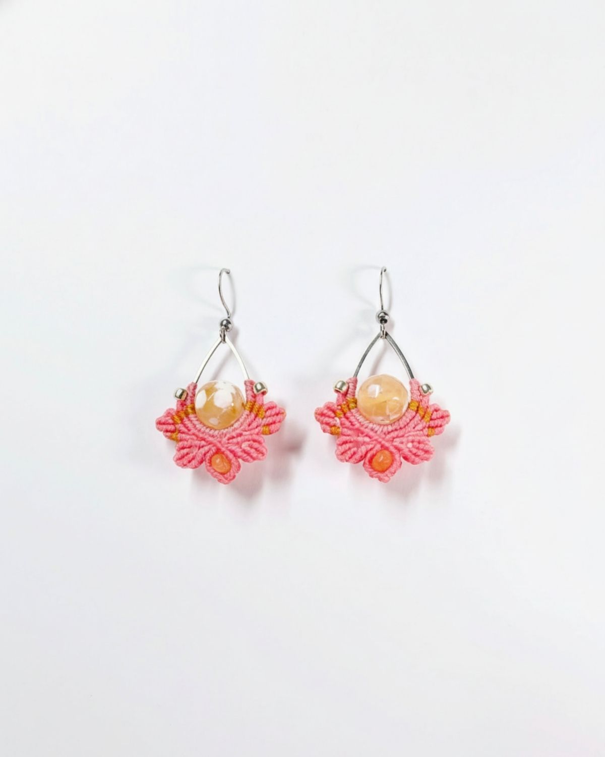 Rózsaszín Nyx fülbevaló tűzacháttal