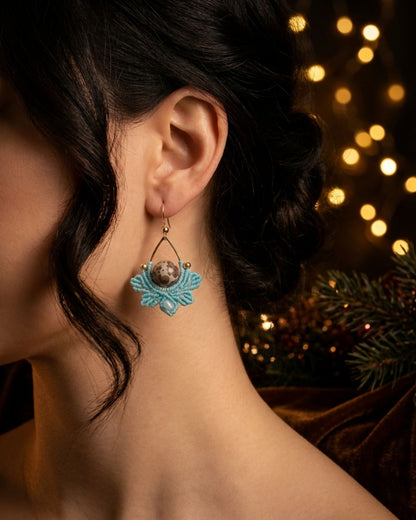 Babakék Nyx fülbevaló aszteroiddal és acháttal