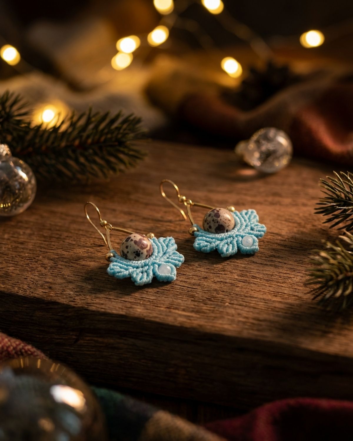 Babakék Nyx fülbevaló aszteroiddal és acháttal