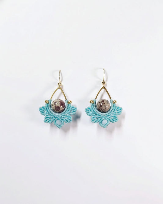 Babakék Nyx fülbevaló aszteroiddal és acháttal